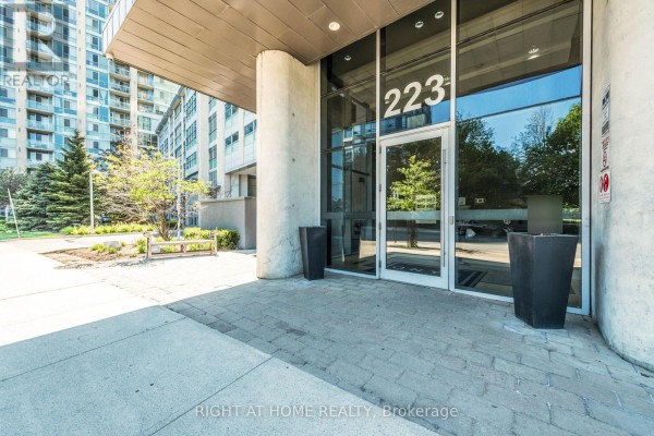 Kitchen - 2802 - 223 Webb Drive, Mississauga, ON L5B0E8 Photo 3