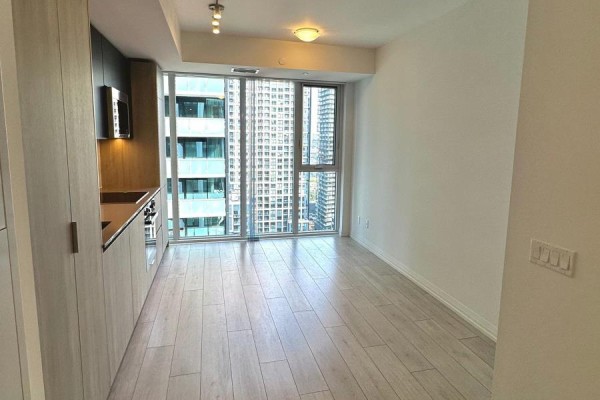 2802 - 400 King Street W, Toronto, ON, photo 3