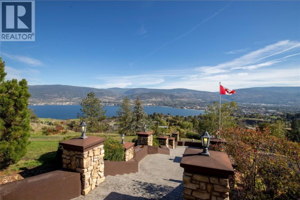 4pc Ensuite bath - 2802 West Bench Drive, Penticton, BC V2A8Z8 Photo 2