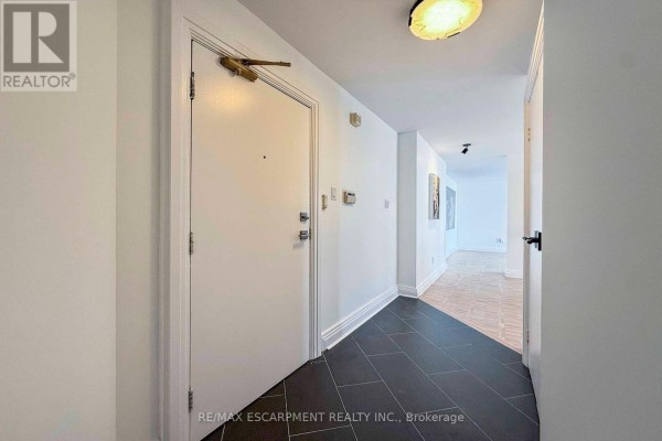 Foyer - 2804 - 3650 Kaneff Crescent, Mississauga, ON L5A4A1 Photo 2