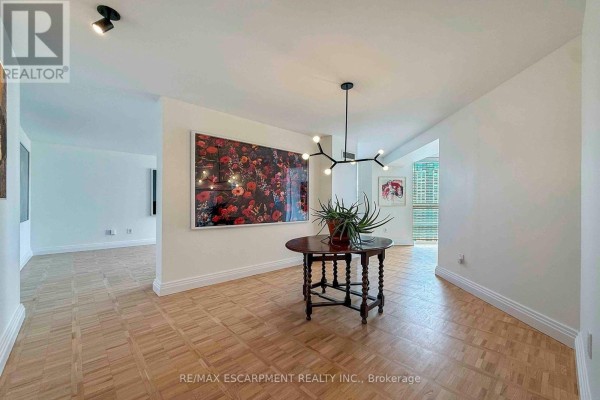 Dining room - 2804 - 3650 Kaneff Crescent, Mississauga, ON L5A4A1 Photo 4