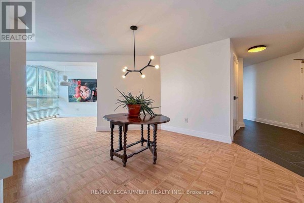 Living room - 2804 - 3650 Kaneff Crescent, Mississauga, ON L5A4A1 Photo 5