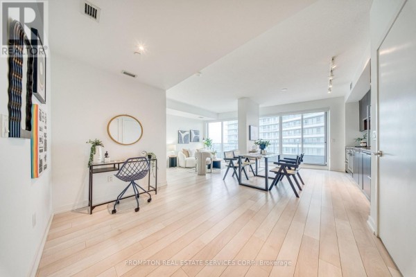 2807 - 117 Mcmahon Drive, Toronto, ON, photo 2