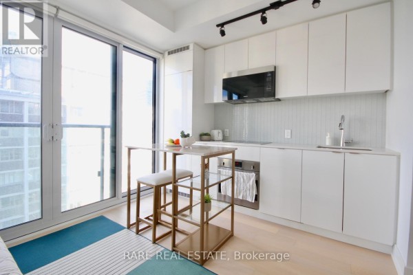 Kitchen - 2808 - 7 Grenville Street, Toronto, ON M4Y0E9 Photo 3