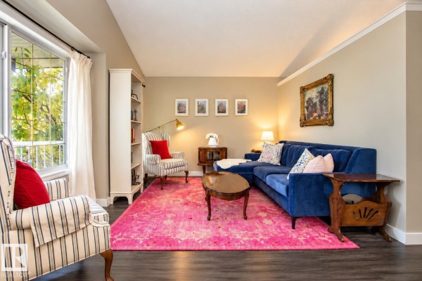 Family room - 2811 25 St Nw, Edmonton, AB T6T2A3 Photo 4