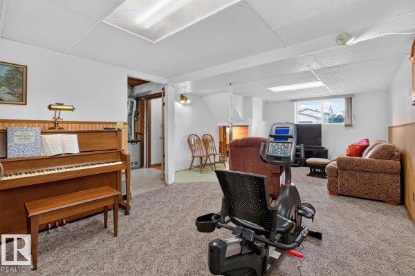 Family room - 2811 37 St Nw Nw, Edmonton, AB T6L4G4 Photo 4