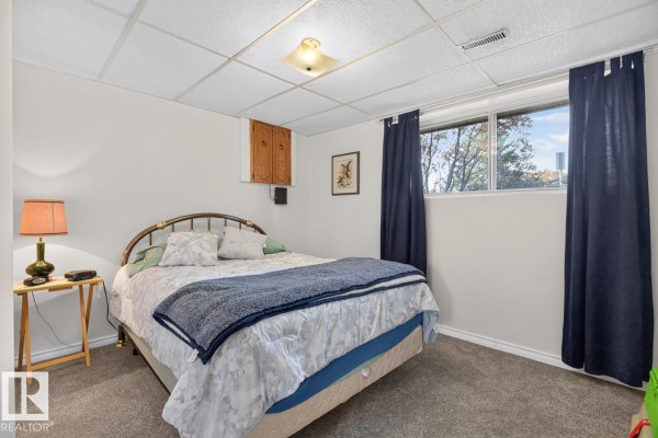 Primary Bedroom - 2811 37 St Nw Nw, Edmonton, AB T6L4G4 Photo 5