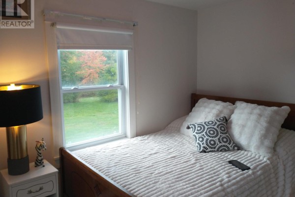 Living room - 2811 Highway 1 Road W, Aylesford, NS B0P1C0 Photo 3