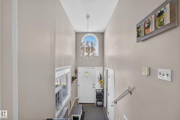 Family room - 2812 35 St Nw, Edmonton, AB T6L3Y4 Photo 4