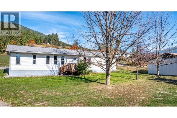 Laundry room - 2812 Highway 3, Creston, BC V0B1G1 Photo 2