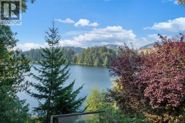 2815 Lake End Rd, Langford