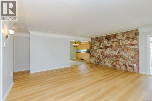 2817 Adelaide Ave, Saanich, BC, photo 2