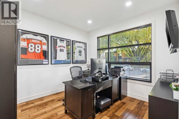 Living room - 2819 26 Street Sw, Calgary, AB T3E2B1 Photo 3