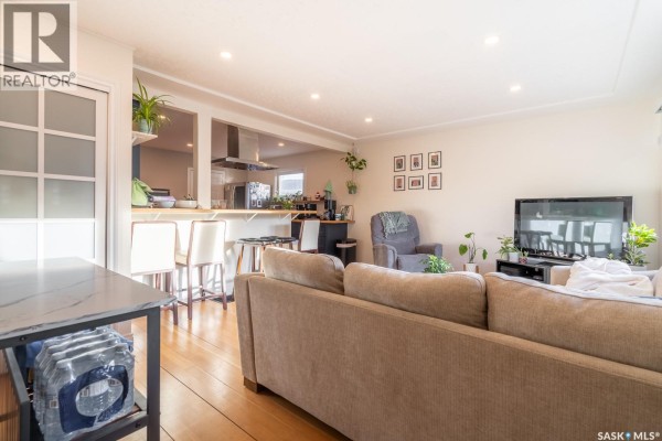 Kitchen - 2819 Mcdonald Street, Regina, SK S4N3A1 Photo 2