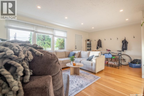 4pc Bathroom - 2819 Mcdonald Street, Regina, SK S4N3A1 Photo 3