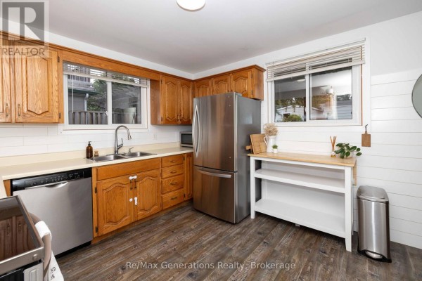 Kitchen - 282 Algoma Street N, Thunder Bay, ON P7A5A6 Photo 2