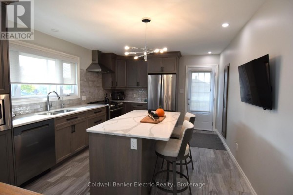 Family room - 282 Gifford Drive, Douro Dummer, ON K9L1A7 Photo 4