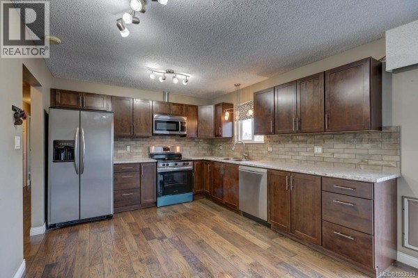 Living room - 282 Harwell Rd, Nanaimo, BC V9R6T9 Photo 4