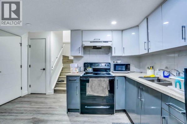 2pc Bathroom - 282 Saddlefield Place Ne, Calgary, AB T3J4Z3 Photo 4
