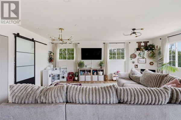 Living room - 282 Spadina Ave, Sault Ste  Marie, ON P6C5E2 Photo 3