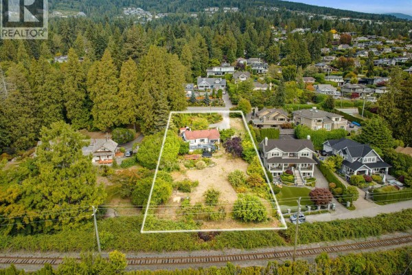 2820 Marine Drive, West Vancouver, BC V7V1L9 Photo 3