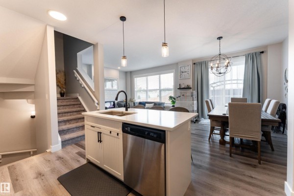 Kitchen - 2824 152 Av Nw, Edmonton, AB T5Y3Y8 Photo 3