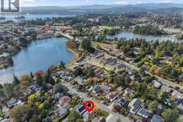 2825 Rockwell Ave, Saanich, BC, photo 3