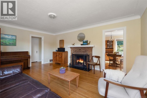 Kitchen - 2825 Rockwell Ave, Saanich, BC V9A2M8 Photo 5