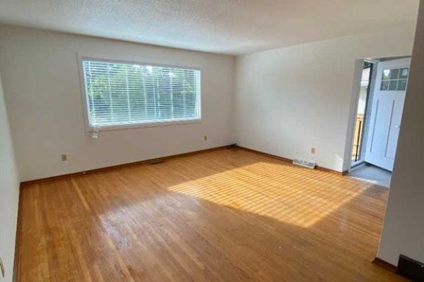 Kitchen - 2826 43 Street Sw, Calgary, AB T3E3N7 Photo 3