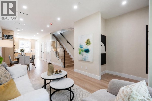2828 Cheyenne Avenue, Vancouver, BC V5R4R6 Photo 3