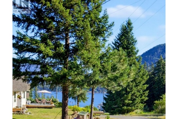 Kitchen - 2829 Marine Drive, Blind Bay, BC V0E1H1 Photo 3