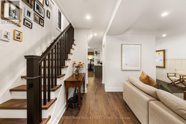 Eating area - 283 South Kingsway, Toronto, ON M6S3V3 Photo 4