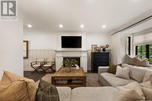 Primary Bedroom - 283 South Kingsway, Toronto, ON M6S3V3 Photo 5