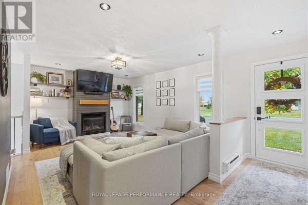 Primary Bedroom - 2830 St-pascal Road, Clarence Rockland, ON K0A3N0 Photo 5