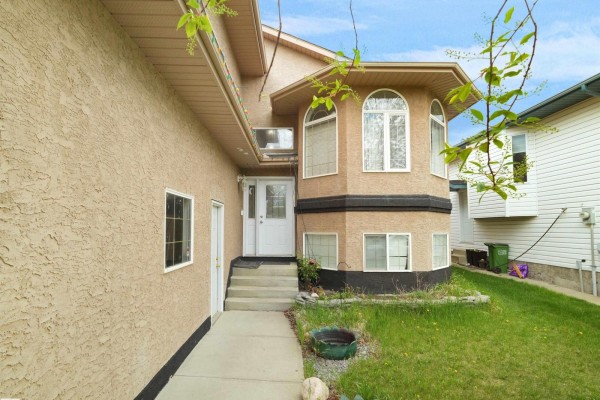 Family room - 2832 36b Av Nw, Edmonton, AB T6T1N4 Photo 4