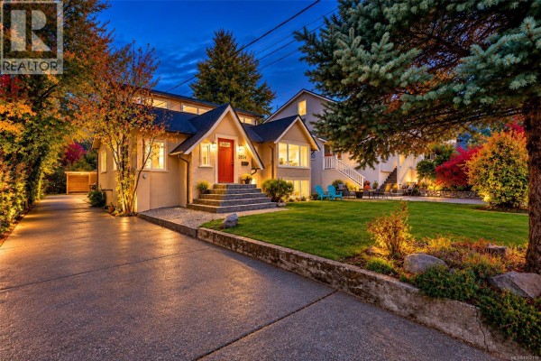 Kitchen - 2834 Wyndeatt Ave, Saanich, BC V9A2L8 Photo 3