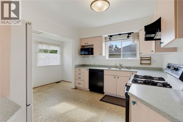 Storage - 2835 Fifth St, Victoria, BC V8T4B3 Photo 5