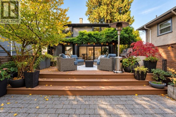 2835 W 13th Avenue, Vancouver, BC V6K2T6 Photo 3