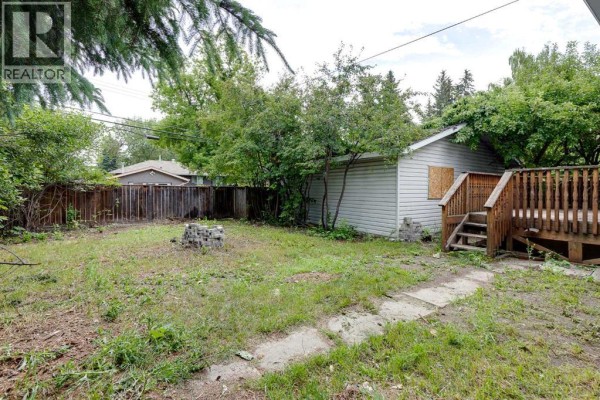 Living room - 2836 Brentwood Boulevard Nw, Calgary, AB T2L1J5 Photo 3