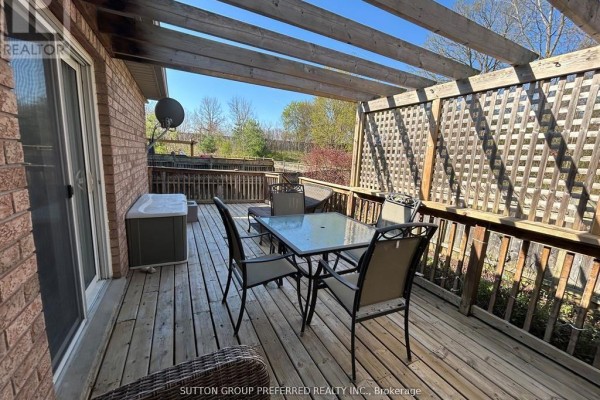 Family room - 284 Exmouth Circle, London East, ON N5V5G6 Photo 3