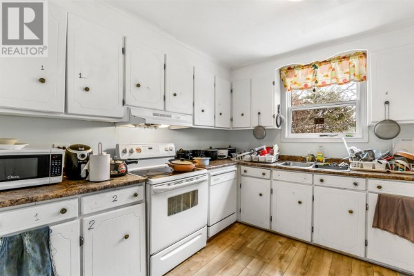 Bath (# pieces 1-6) - 285 Elizabeth Avenue, St  John S, NL A1B1T8 Photo 5