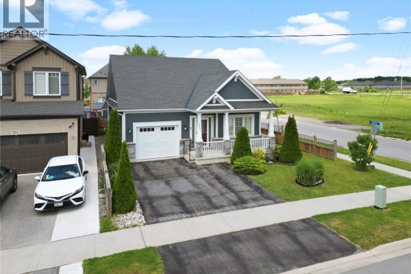4pc Bathroom - 285 South Pelham Road, Welland, ON L3C0E6 Photo 2