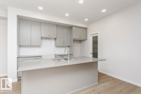 Kitchen - 2851 64 St Sw, Edmonton, AB T6X0M8 Photo 2