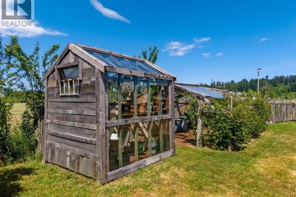 2854 Farm View Rd, Courtenay, BC, photo 2