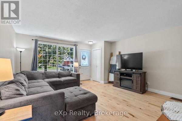 Bedroom 3 - 286 Dufferin Street, Stratford, ON N5A2H2 Photo 2