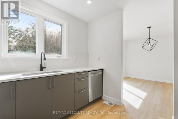 286 Mockingbird Drive, Ottawa, ON K1E2A5 Photo 5