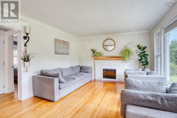 Living room - 286 Patton Road, Upper Sackville, NS B4E3C1 Photo 5
