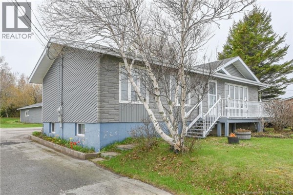 Family room - 286 Saint-pierre E. Boulevard, Caraquet, NB E1W1B5 Photo 2
