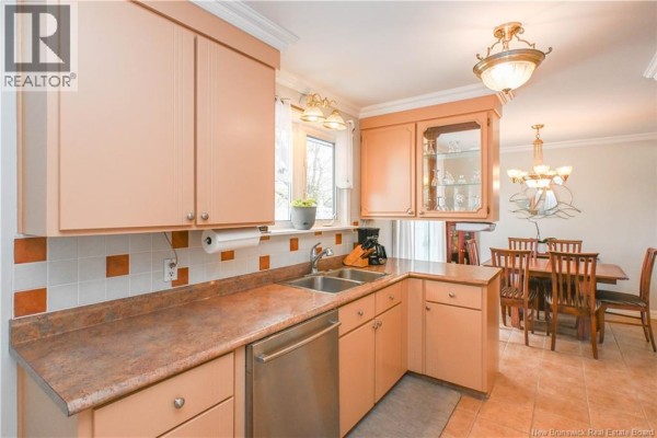 Bath (# pieces 1-6) - 286 Saint-pierre E. Boulevard, Caraquet, NB E1W1B5 Photo 4