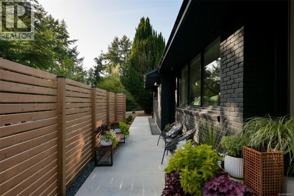 Bedroom - 2860 Tudor Ave, Saanich, BC V8N1L9 Photo 5